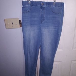 Medium wash women's jeggings